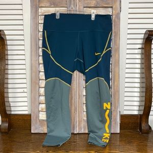 Nike dry fit leggings. Size M.